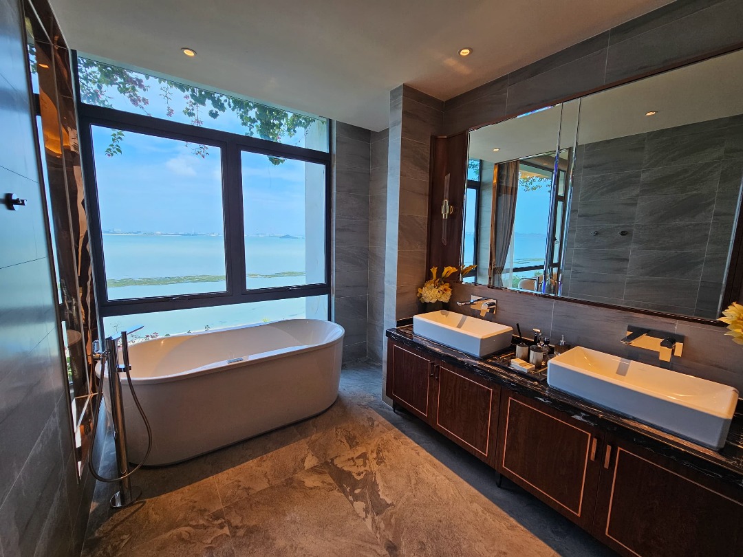 6951ddcb-e9e1-4f91-904c-37de0038a0f2