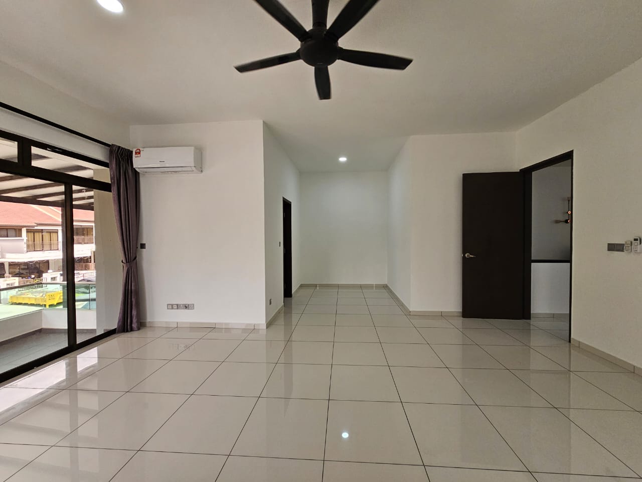 04e15703-e2d1-4e62-84be-38a1db148949