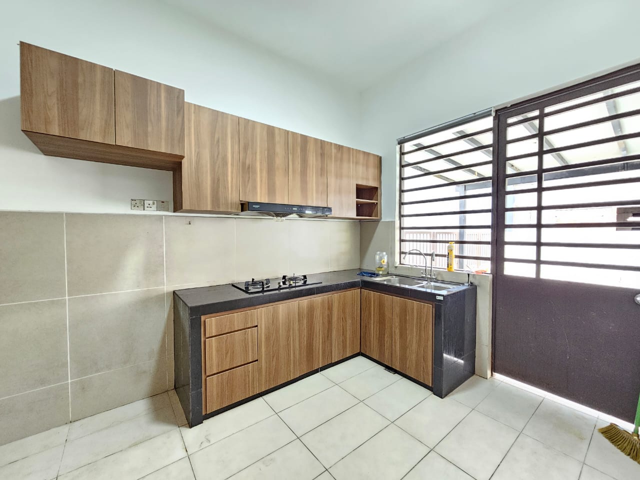 16407804-0a5b-4b2b-a8af-624ef9935e8d