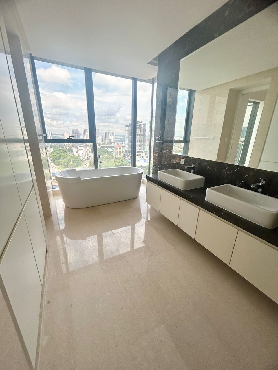 f77afac2-7bf9-4dfb-8e72-5b539a9f8ed1